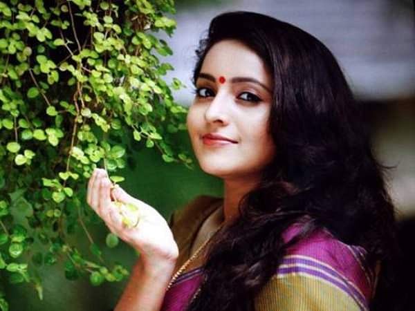 'ഇതാണ് ഞാന്‍ സ്വപ്‌നം കണ്ടയാള്‍' ; നടി ഭാമ വിവാഹിതയാകുന്നു