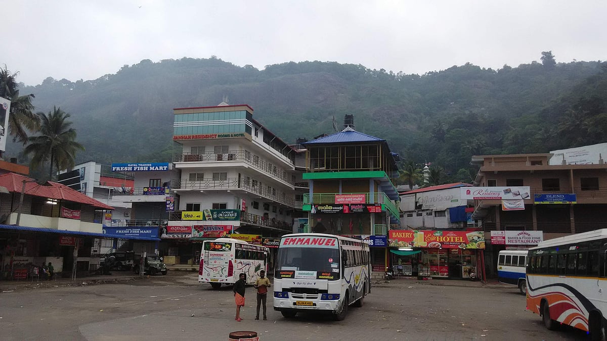 മകളോട് അപമര്യാദയായി പെരുമാറി; സ്വകാര്യ ബസ് ഡ്രൈവറെ ചെരിപ്പൂരി കരണത്തടിച്ച് അമ്മ