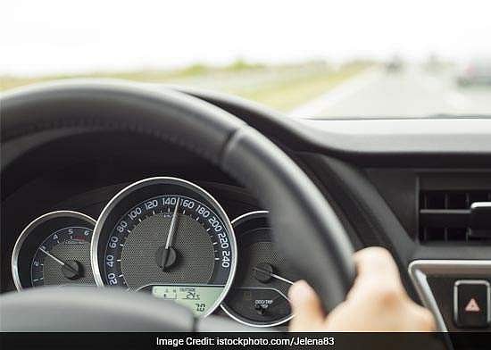 അമിതവേഗതയില്‍ കാര്‍ ഓടിച്ചതിന് ക്യാമറയില്‍ കുടുങ്ങിയത് 90 തവണ, 36000 രൂപ പിഴ അടയ്ക്കാതെ മുങ്ങി; യുവതിയുടെ കാറിന്റെ രജിസ്‌ട്രേഷന്‍ റദ്ദാക്കും