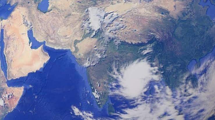 ബുള്‍ബുള്‍ ചുഴലിക്കാറ്റ് ബംഗാളിലേക്ക്; 135 കിലോമീറ്റര്‍ വരെ വേഗത; വിമാനസര്‍വീസുകള്‍ നിര്‍ത്തിവെയ്ക്കും; കേരളത്തില്‍ നാളെ മൂന്ന് ജില്ലകളില്‍ യെല്ലോ അലര്‍ട്ട് 