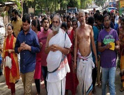വനിതാ ഡോക്ടറുടെ കൊലപാതകം; ഭക്തരെ പുറത്തിറക്കി, ക്ഷേത്രമടച്ചിട്ട് പ്രതിഷേധം