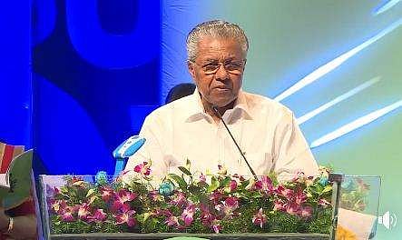 'ഇന്ത്യ മുട്ടുകുത്തുകയില്ല, നമ്മള്‍ നിശബ്ദരാവാനും പോകുന്നില്ല'; ഐഎഫ്എഫ്‌കെ വേദിയില്‍ മുഖ്യമന്ത്രി 