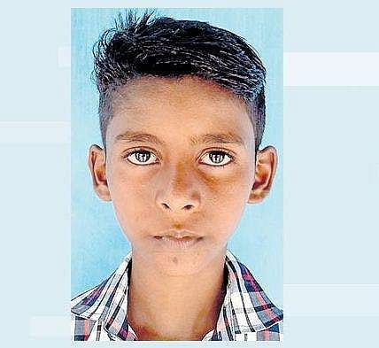 കാര്‍ഡ്രൈവറുടെ ക്രൂരത ; വണ്ടിയിടിച്ച് പരിക്കേറ്റ കുട്ടിയെ ആശുപത്രിയിലേക്ക് കൊണ്ടുപോകുന്നതിനിടെ വഴിയില്‍ ഇറക്കിവിട്ടു ; ദാരുണാന്ത്യം