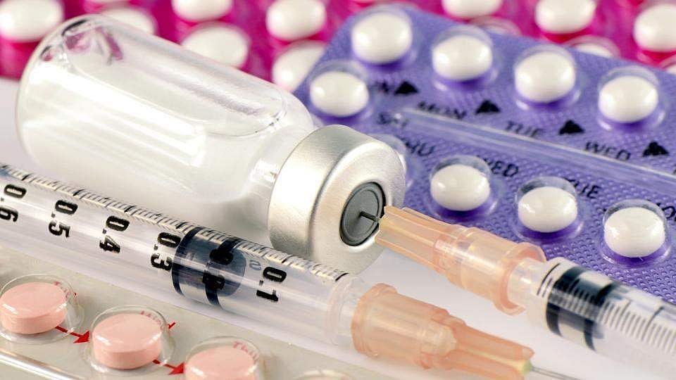 പനിക്ക് മെഡിക്കല്‍ സ്റ്റോറില്‍ നിന്ന് മരുന്നുവാങ്ങി, ഭേദമാകാതിരുന്നപ്പോള്‍ ഷോപ്പുടമയുടെ ഇഞ്ചക്ഷനും; രണ്ടു വയസ്സുകാരി രക്തം ഛര്‍ദ്ദിച്ചു, ദാരുണാന്ത്യം