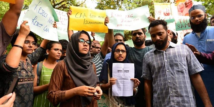 'പ്രകടനങ്ങളും മുദ്രാവാക്യങ്ങളും പാരമ്പര്യത്തിന്റെ ഭാഗമല്ല'; മദ്രാസ് ഐഐടിയില് സമരത്തിന് വിലക്ക്, പ്രതിഷേധവുമായി വിദ്യാര്ത്ഥികള്