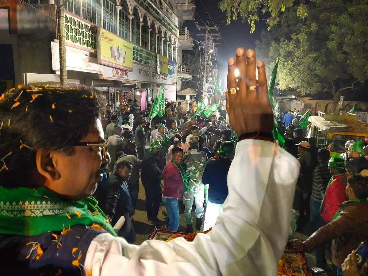 അടിതെറ്റി ബിജെപി ; ജാര്‍ഖണ്ഡില്‍ മഹാസഖ്യം കേവലഭൂരിപക്ഷത്തിലേക്ക് ; ഹേമന്ത് സോറന്‍ മുഖ്യമന്ത്രിയാകും