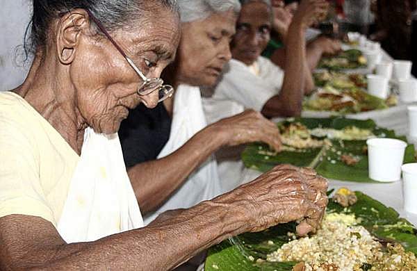മറാഠി സാമ്പാറും പേര്‍ഷ്യന്‍ അച്ചാറും ഹിന്ദി പപ്പടവും! മലയാളിയുടെ സദ്യയില്‍ എത്ര ഭാഷകള്‍