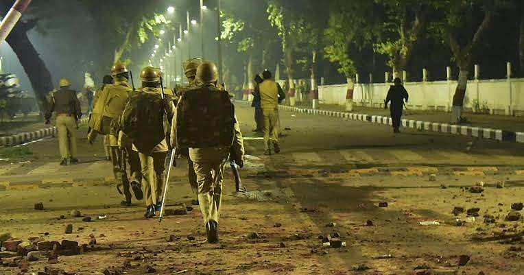 അലിഗഢില്‍ പൊലീസ് അക്രമം നടത്തിയത് ജയ് ശ്രീ റാം വിളിച്ച്; വിദ്യാര്‍ത്ഥികളെ തീവ്രവാദികളായി മുദ്രകുത്തിയെന്ന് റിപ്പോര്‍ട്ട്