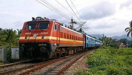 ട്രെയിൻ നിരക്കുകൾ കൂട്ടി; ദീർഘ ദൂര യാത്രയ്ക്ക് ഇനി ചെലവേറും; ഇന്ന് അർധ രാത്രി മുതൽ നിലവിൽ