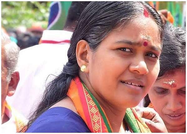 ശബരിമലയിലും പ്രളയത്തിലും വിളിക്കാത്ത യോഗം ഇപ്പോഴെന്തിന്?; ഗവര്‍ണറെ നിയമസഭയില്‍ കയറ്റുമോ?; ചോദ്യങ്ങളുമായി ശോഭ സുരേന്ദ്രന്‍