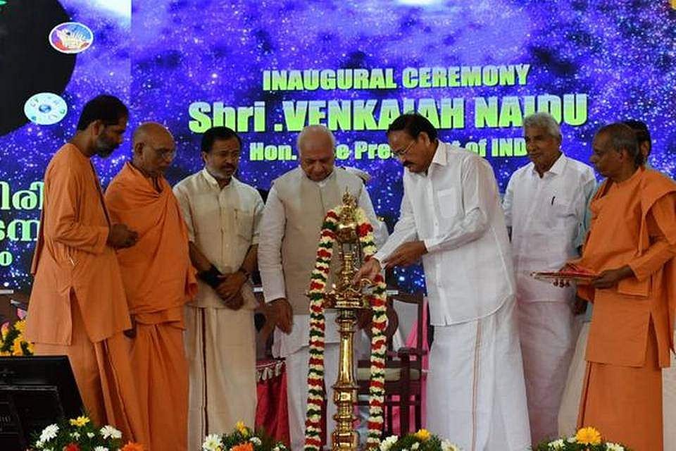 'ജാതി വ്യവസ്ഥ ഇല്ലാത്ത ഇന്ത്യയ്ക്ക് വേണ്ടി മത നേതാക്കള് തെരുവിലിറങ്ങണം'; വെങ്കയ്യ നായിഡു
