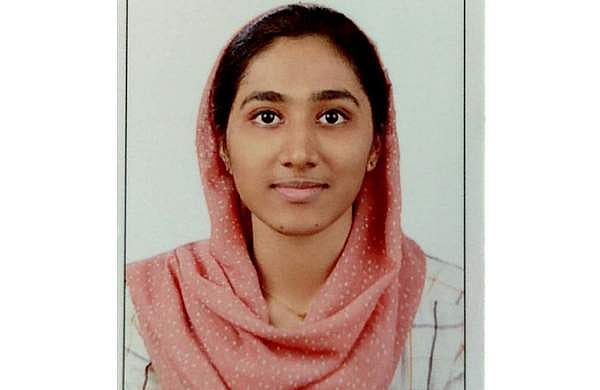 വിനോദയാത്രക്കിടെ മഹാരാജാസ് കോളജ് വിദ്യാര്ത്ഥിനി കുഴഞ്ഞുവീണ് മരിച്ചു