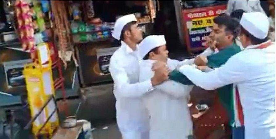 കുറഞ്ഞ വിലയ്ക്ക് ഉള്ളി വിറ്റ് പ്രതിഷേധം ; കോണ്‍ഗ്രസ് നേതാവിന്റെ വിരല്‍ കടിച്ചുപറിച്ച് ബിജെപി പ്രവര്‍ത്തകന്‍, കേസ്