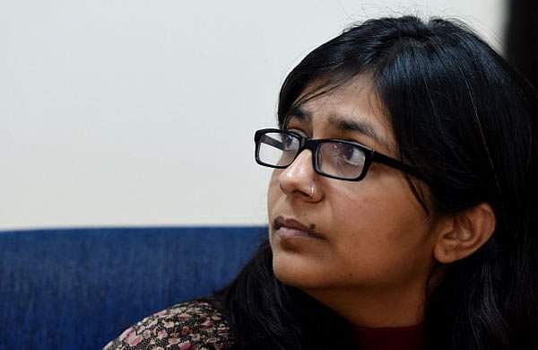 കൈ കാറില്‍ കുരുക്കി വലിച്ചിഴച്ചു; ഡല്‍ഹി വനിതാ കമ്മീഷന്‍ അധ്യക്ഷയ്ക്ക് നേരെ അതിക്രമം; ഡ്രൈവര്‍ അറസ്റ്റില്‍