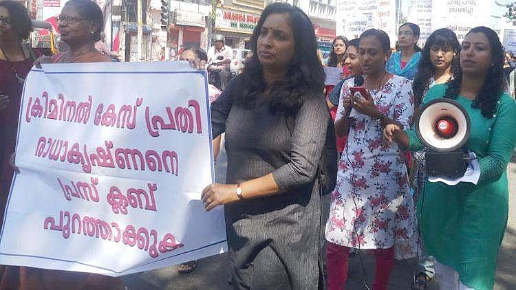 സദാചാര ഗുണ്ടായിസം: എം രാധാകൃഷ്ണനെ സസ്പെന്റ് ചെയ്തു