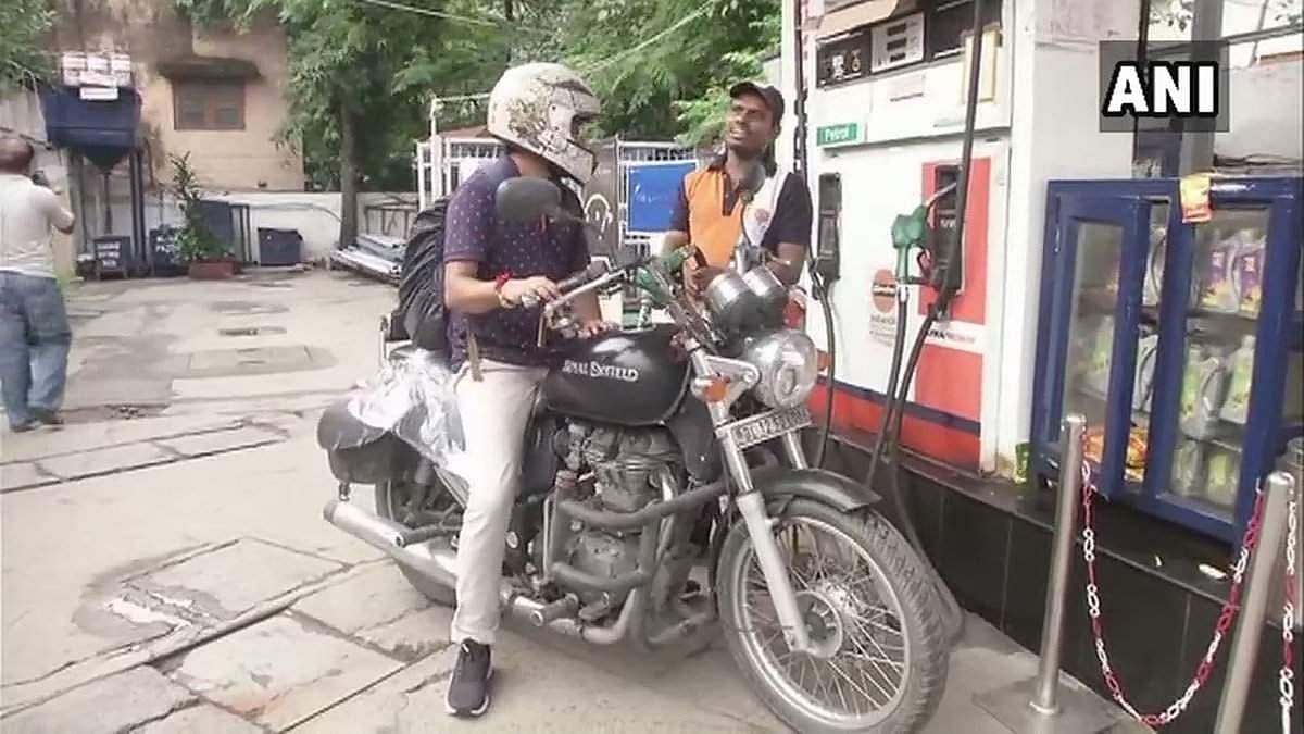 ഇന്ധനവിലയില്‍ നേരിയ ഇളവ് ; പെട്രോളിന് 12 പൈസ കുറഞ്ഞു ; ഡീസല്‍ വില 69 ല്‍