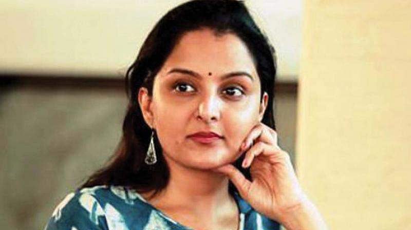 മഞ്ജു പറഞ്ഞ് പറ്റിച്ചു ; നടിയുടെ വീടിന് മുന്നില് സമരത്തിനൊരുങ്ങി ആദിവാസികള്
