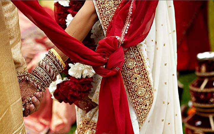 മാതാപിതാക്കളുടെ സമ്മതമില്ലാതെ വിവാഹം കഴിക്കില്ല; പ്രണയ ദിനത്തില്‍ പ്രതിജ്ഞ ചെയ്യാനൊരുങ്ങി വിദ്യാര്‍ത്ഥികള്‍