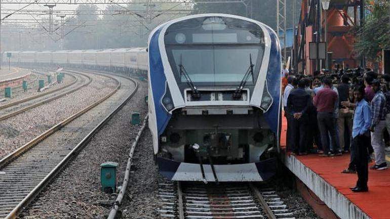 ബ്രേക്ക് ജാമായി, വൈദ്യുതി നിലച്ചു: ആദ്യയാത്രയില്‍ വന്ദേഭാരത് വഴിയില്‍ കുടുങ്ങി