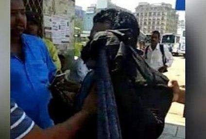 സ്ത്രീകളുടെ ബാത്ത്റൂമിൽ ബുർഖ ധരിച്ച് കയറി ; യുവാവ് അറസ്റ്റിൽ