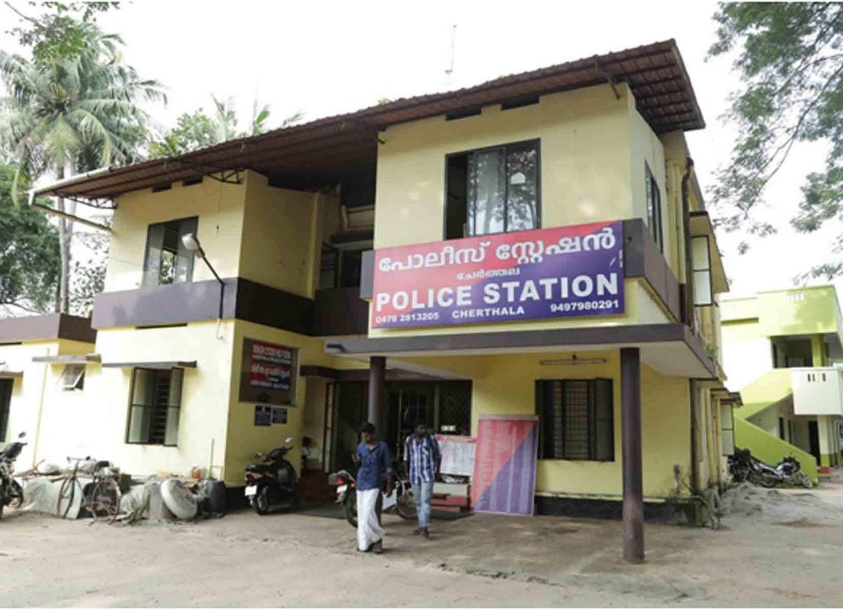 പൊലീസ് സ്റ്റേഷനില്‍ അന്യായതടങ്കലിലെന്ന് പരാതി: സ്റ്റേഷനില്‍ പരിശോധന
