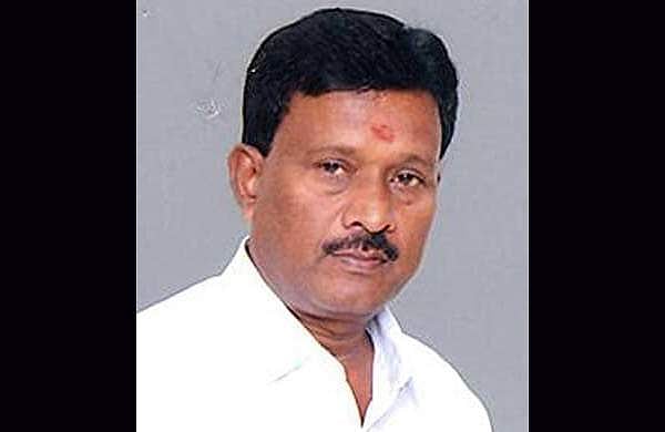 എഐഎഡിഎംകെ എംപി കാര്‍ അപകടത്തില്‍ മരിച്ചു