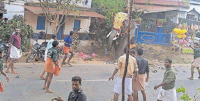 കമ്മിറ്റിക്കാര്‍ തമ്മില്‍ അടിപിടി, പൊലീസ് ലാത്തി വീശി; ആളുകളുടെ ഓട്ടം കണ്ട് ആനകള്‍ വിരണ്ടോടി; നിരവധി പേര്‍ക്ക് പരിക്ക്