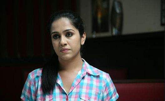 മുക്കാൽ മണിക്കൂറോളം റോഡിൽ കിടന്നു ; മരണത്തിൽ നിന്നും രക്ഷപ്പെട്ടത് തലനാരിഴയ്ക്കെന്ന് രഞ്ജിനി ഹരിദാസ്