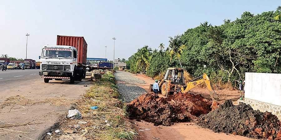 കൊച്ചി കണ്ടെയ്‌നര്‍ റോഡിലെ ടോള്‍ പിരിവിനെതിരെ പ്രതിഷേധം ; സംഘര്‍ഷം , അറസ്റ്റ്
