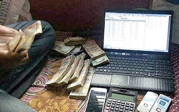 ക്രിക്കറ്റ് വാതുവയ്പ്പ്; ലക്ഷക്കണക്കിന് രൂപയുമായി ഏഴംഗ സംഘം പിടിയില്‍