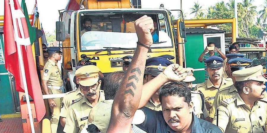 ടോള്‍ പിരിവ് 22,000 രൂപ, ഭക്ഷണത്തിന് ചെലവായത് 23,000; കണ്ടെയ്‌നര്‍ റോഡിലെ ടോള്‍ പിരിവ് ആദ്യ ദിനം ഇങ്ങനെ