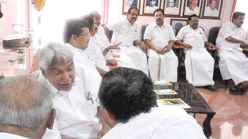പിന്‍മാറ്റം ഹൈക്കമാന്‍ഡ് അംഗീകരിക്കില്ല; ഉമ്മന്‍ ചാണ്ടിയും വേണുഗോപാലും സുധാകരനും സ്ഥാനാര്‍ഥികളാവും