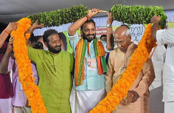 സി ദിവാകരനെ സ്ഥാനാര്ഥിയാക്കിയത് ശശി തരൂരിനെ ജയിപ്പിക്കാന്: കെ സുരേന്ദ്രന്
