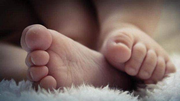 നവജാതശിശുവിനെ അമ്മ എയര്‍പോര്‍ട്ടില്‍ വച്ച് മറന്നു; കുഞ്ഞിനെ എടുക്കാന്‍ വിമാനം തിരിച്ചിറക്കി 