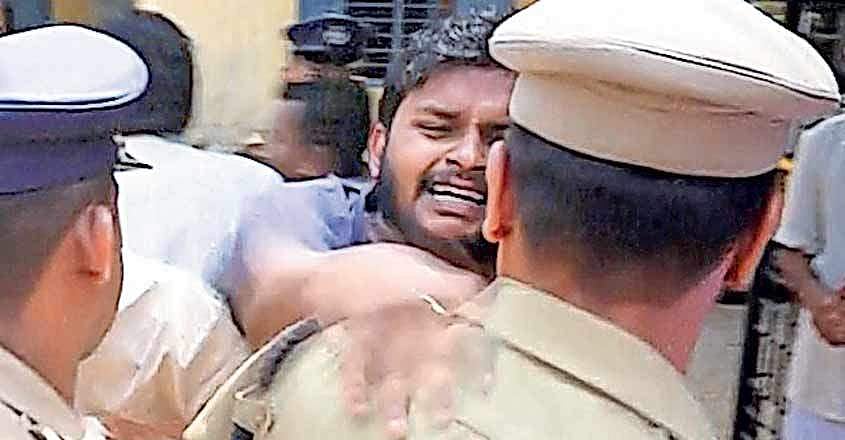 സിപിഎം സമരം തടഞ്ഞ എസ്‌ഐയ്ക്ക് കരണത്തടി