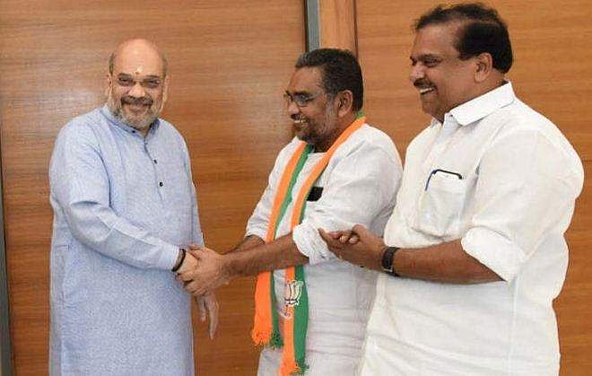 മുൻ പി​എ​സ്‌സി ​ ചെയർമാൻ കെ എസ് രാധാകൃഷ്ണൻ ബി​ജെ​പി​യി​ൽ ചേ​ർ​ന്നു; മത്സരിക്കുന്നത് ആലപ്പുഴയിൽ