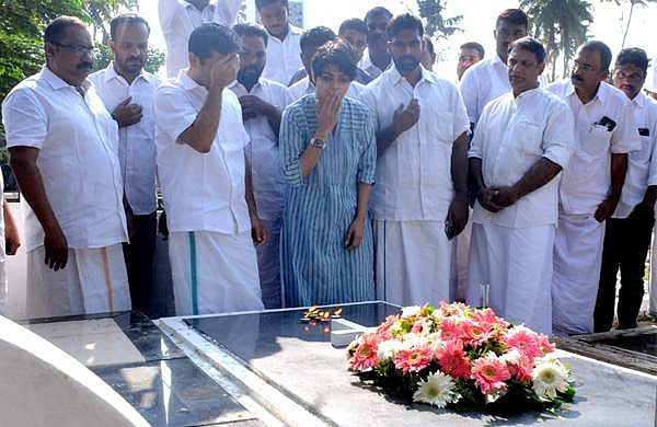 നാലുവയസ്സില്‍ അമ്മയെ നഷ്ടമായി, 19ല്‍ അച്ഛനും; ഒറ്റയ്ക്കായ എന്നെ വളര്‍ത്തി വലുതാക്കിയത് കോണ്‍ഗ്രസ് പാര്‍ട്ടി, കണ്ണുനിറഞ്ഞ് ഹൈബി ഈഡന്‍