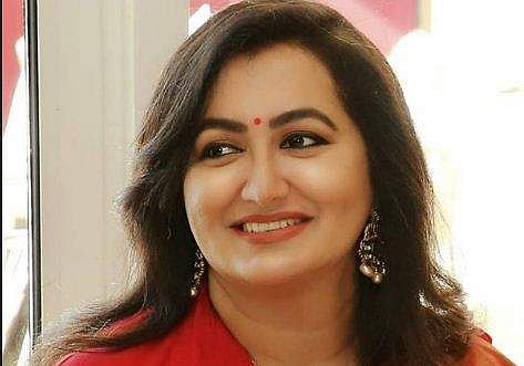 കുമാരസ്വാമിയുടെ മകന് വെല്ലുവിളി ; സ്വതന്ത്രയായി സുമലത മാണ്ഡ്യയില്‍ 