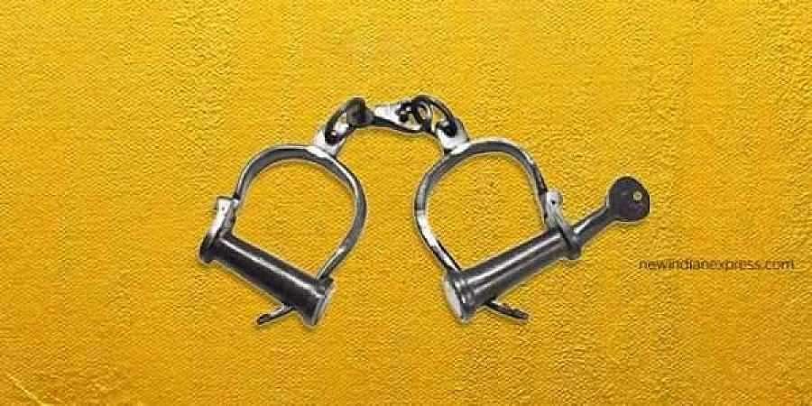 വിദ്യാര്‍ത്ഥികളെ ലൈംഗികമായി പീഡിപ്പിച്ചു; വീഡിയോ പകര്‍ത്തി;മുപ്പതുകാരിയായ സര്‍ക്കാര്‍ അധ്യാപിക അറസ്റ്റില്‍; തെളിവ് നല്‍കിയത് ഭര്‍ത്താവ് 