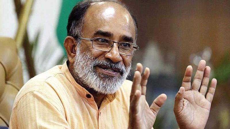 വോട്ട് എനിക്ക് തന്നെ ചെയ്യണമെന്ന് കണ്ണന്താനം, സാറിന്റെ മണ്ഡലം ഇതല്ലെന്ന് വോട്ടര്‍; ആദ്യ ദിവസം തന്നെ മണ്ഡലം മാറിക്കേറി ബിജെപി സ്ഥാനാര്‍ത്ഥി