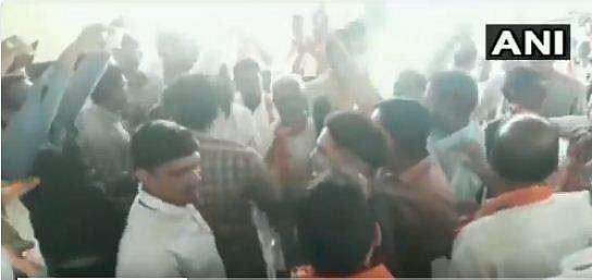 രാജസ്ഥാനില്‍ സിറ്റിംഗ് എംപിയ്ക്ക് സീറ്റ് നല്‍കി; ബിജെപി യോഗത്തില്‍ കയ്യാങ്കളി ( വീഡിയോ)