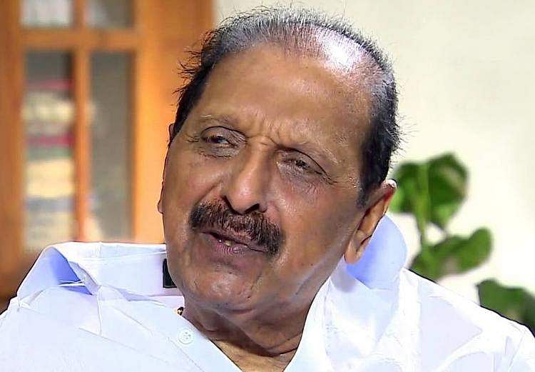 എല്‍ഡിഎഫ് പൊതുയോഗത്തില്‍ പ്രസംഗിക്കുന്നതിനിടെ ആര്‍ ബാലകൃഷ്ണപിള്ള കുഴഞ്ഞുവീണു