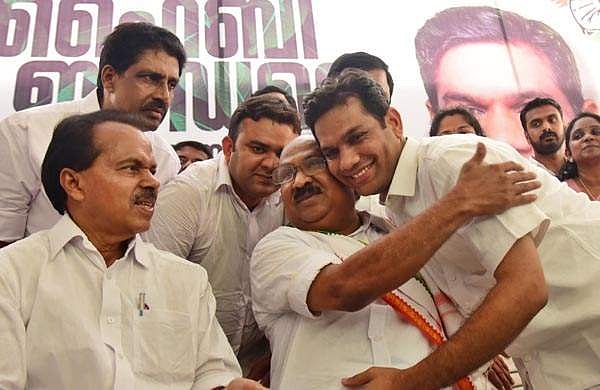 'ഹൈബി എന്റെ കുഞ്ഞനുജന്, ജയിക്കേണ്ടത് കാലഘട്ടത്തിന്റെ ആവശ്യം' ; പരിഭവങ്ങള് മറന്ന് തോമസ് മാഷ് തെരഞ്ഞെടുപ്പു ചൂടിലേക്ക്