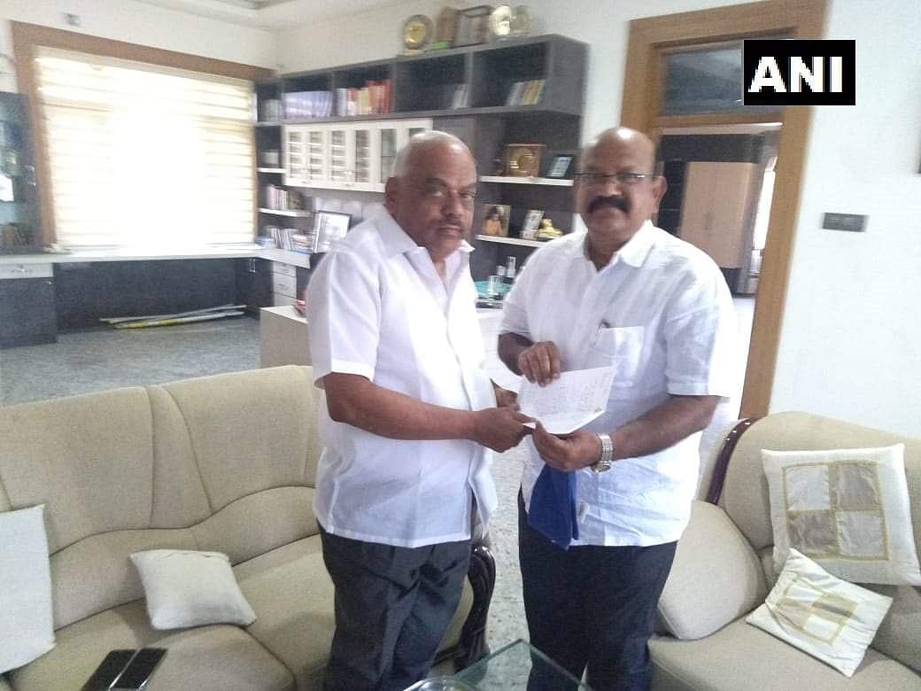 കര്‍ണാടകയില്‍ കോണ്‍ഗ്രസ് എംഎല്‍എ രാജിവെച്ചു; ജെഡിഎസ് സഖ്യം പ്രതിരോധത്തില്‍ 