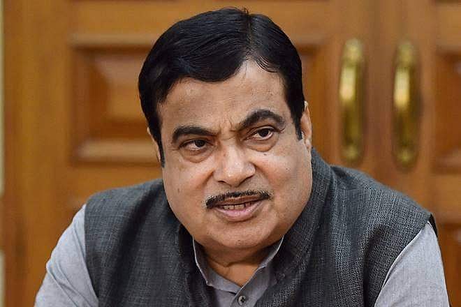 മൂത്രം സംഭരിക്കാന്‍ തയ്യാറുണ്ടോ?, യൂറിയ ഇറക്കുമതി ഒഴിവാക്കാം; വിചിത്രവാദവുമായി നിതിന്‍ ഗഡ്കരി 