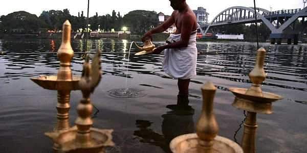 ഇന്ന് ശിവരാത്രി; ബലിതര്‍പ്പണത്തിനായി ആലുവ മണപ്പുറം ഒരുങ്ങി