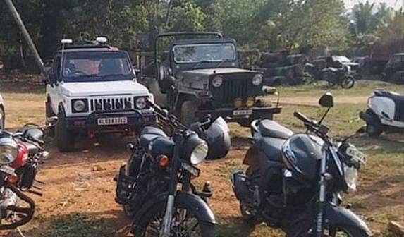 കോളെജിൽ ബൈക്കുമായി അഭ്യാസ പ്രകടനം, രണ്ട് വിദ്യാർത്ഥികൾക്ക് പരിക്ക്; ഏഴുപേർ അറസ്റ്റിൽ