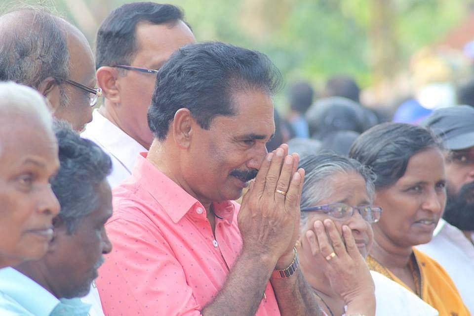 'ശബരിമലയില്‍ സ്ത്രീകളെ കയറ്റിയപോലെ പള്ളികളിലും പിണറായി സര്‍ക്കാര്‍ സ്ത്രീകളെ കയറ്റാന്‍ ശ്രമിച്ചു'; എന്‍കെ പ്രേമചന്ദ്രനെതിരെ പരാതി