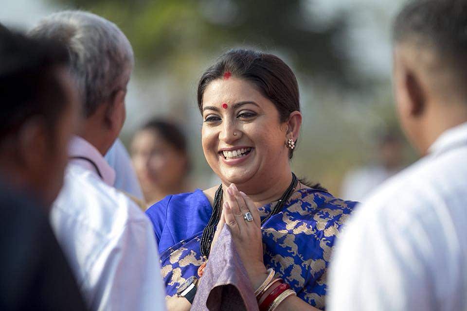 ഡിഗ്രി പൂര്‍ത്തിയാക്കിയിട്ടില്ലെന്ന് സ്മൃതി ഇറാനി; ആസ്തി 4.71 കോടി