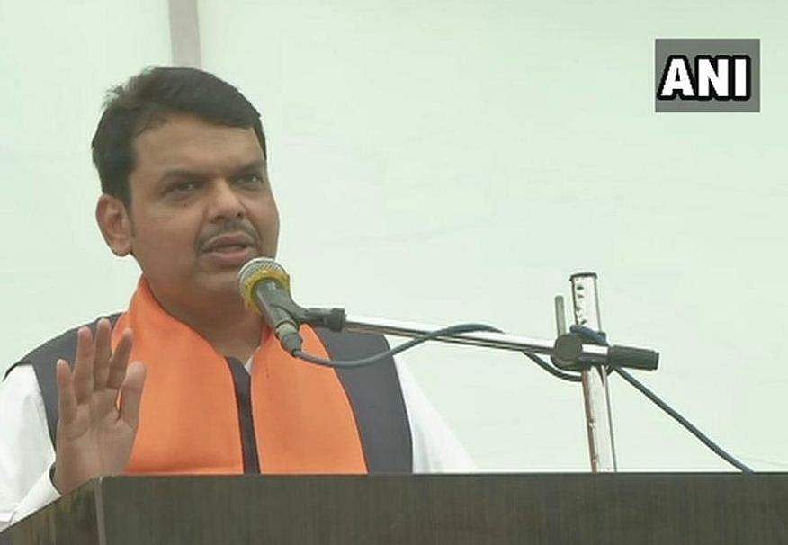 'ഈ വാക്കുകളെല്ലാം സാങ്കല്‍പ്പികമാണ്' ; രാഹുലിന്റെ പ്രസംഗത്തിന് മുമ്പ് ചാനലുകള്‍ ഇനി ഡിസ്‌ക്ലെയിമര്‍ വയ്ക്കുമെന്ന് ദേവേന്ദ്ര ഫഡ്‌നാവിസ്